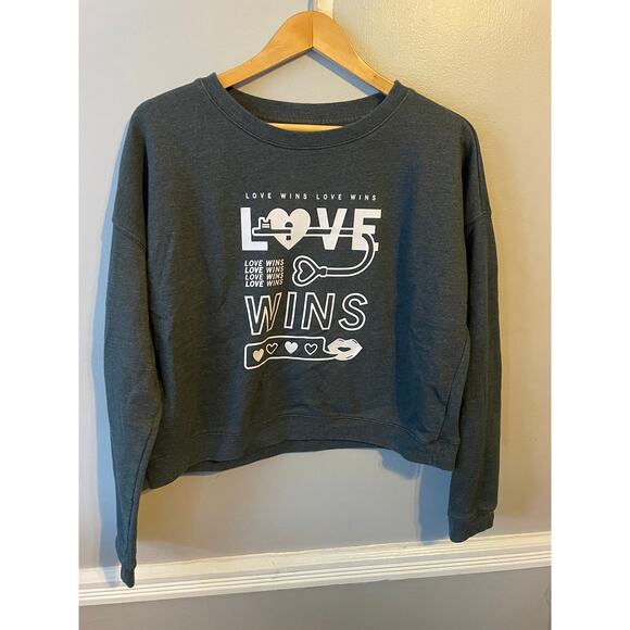 Aeropostale Love Wins Crop Sweat Shirt, Size M, NWOT - Picture 1 of 7